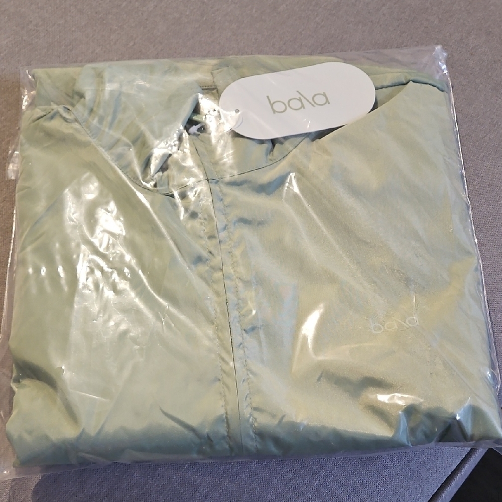 Bala Bangles windbreaker - 100% polyester, S/M - fabfitfun spring 2025 box